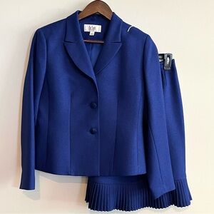 Le Suit Petite Royal Blue Ruffle Skirt Suit Size 4P